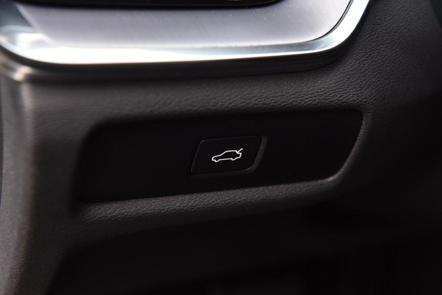 Volvo S60 Vehicle Image 11