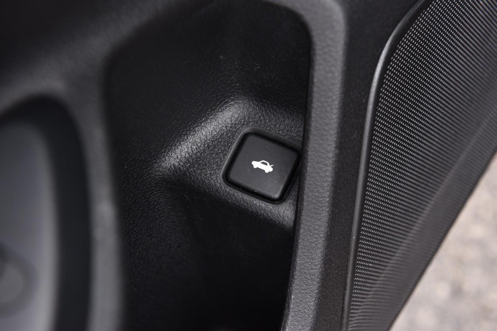 Honda Civic Sedan Vehicle Full-screen Gallery Image 09