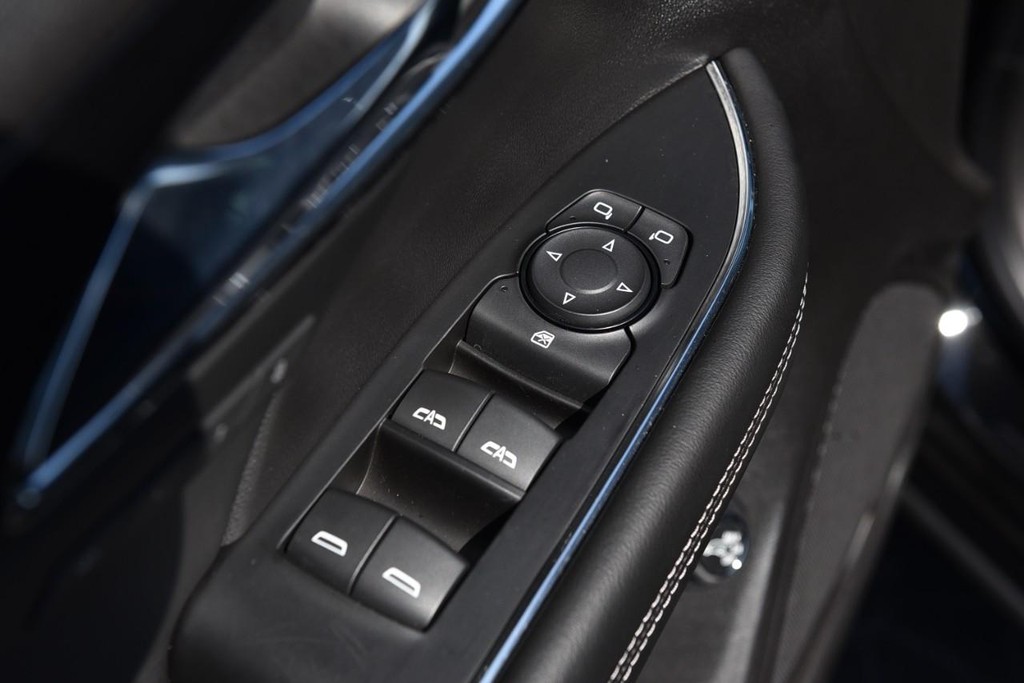 Buick Envision Vehicle Full-screen Gallery Image 8