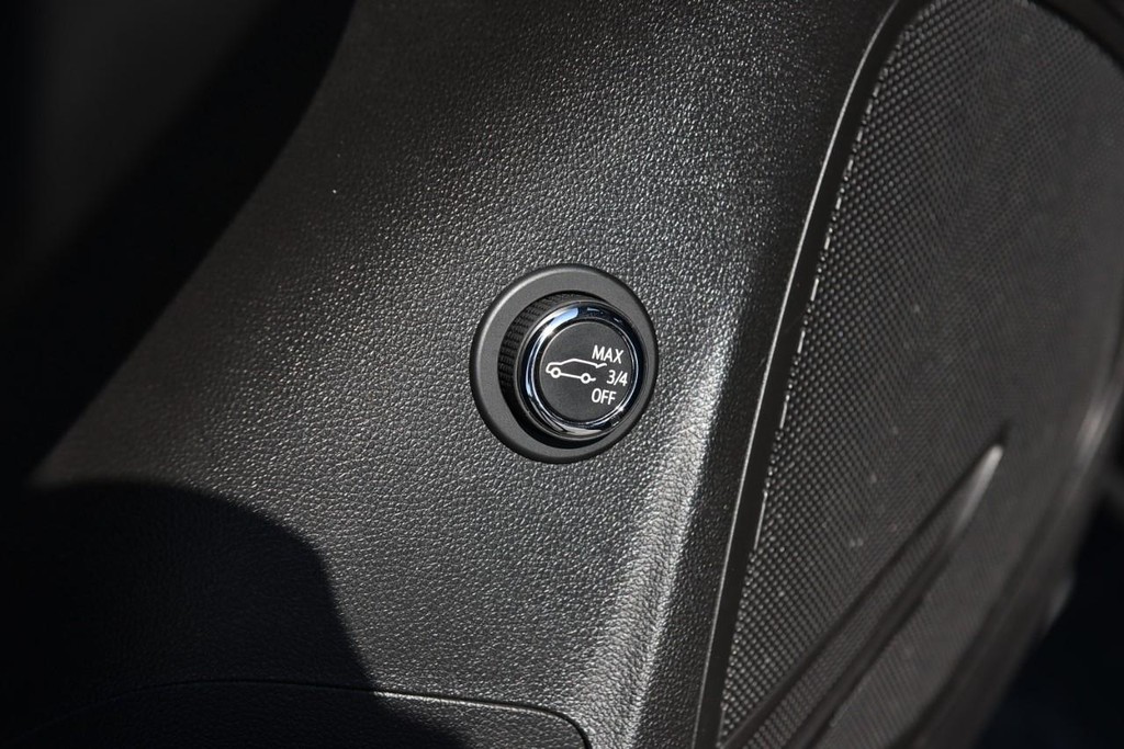 Buick Envision Vehicle Full-screen Gallery Image 9