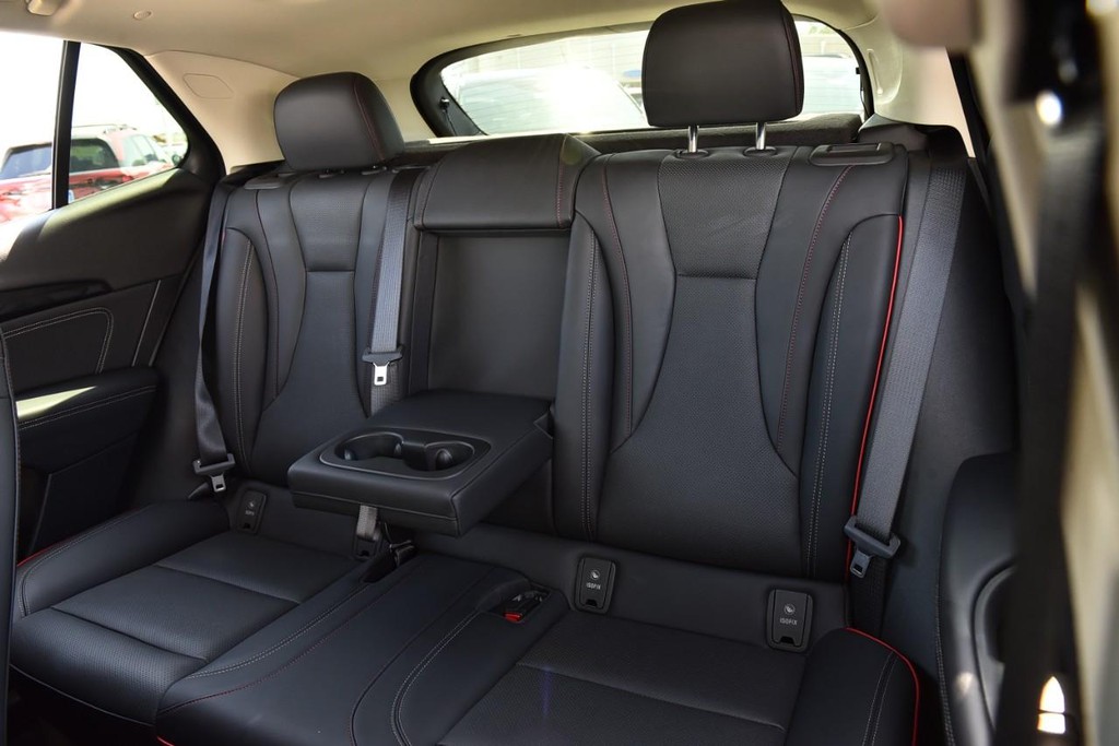 Buick Envision Vehicle Full-screen Gallery Image 24