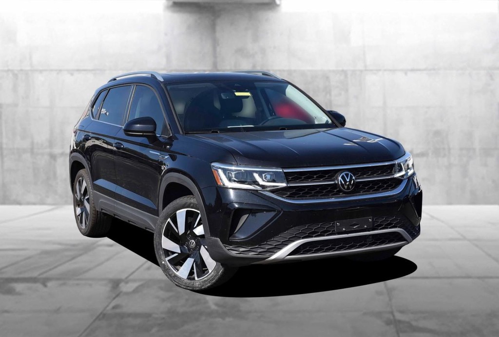 Volkswagen Taos Vehicle Full-screen Gallery Image 2