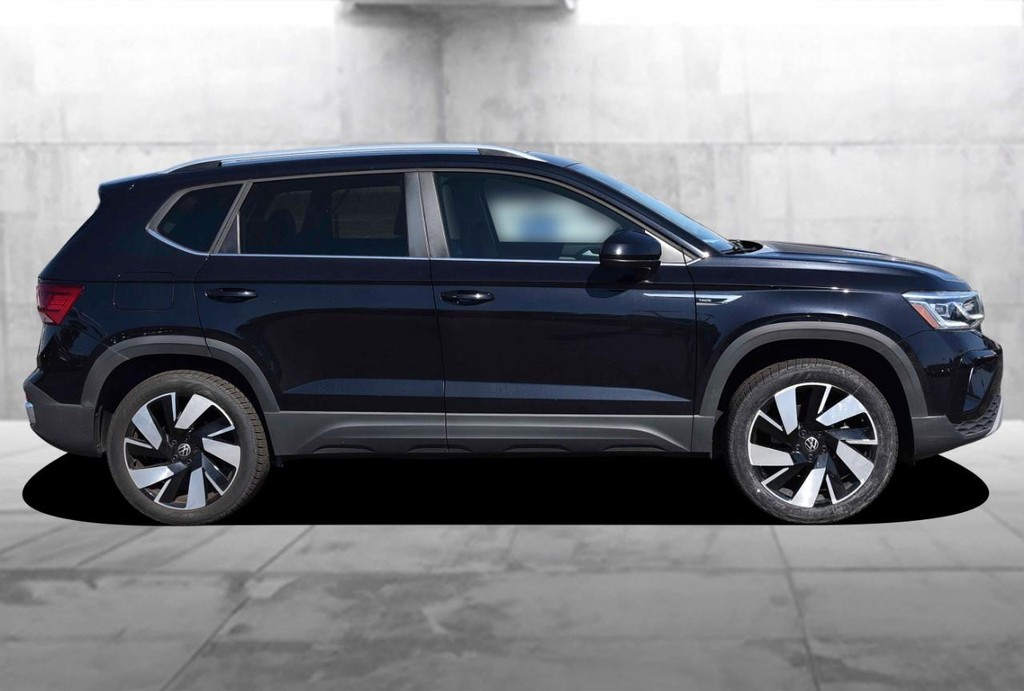 Volkswagen Taos Vehicle Full-screen Gallery Image 5