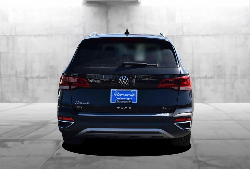 Volkswagen Taos Vehicle Full-screen Gallery Image 6