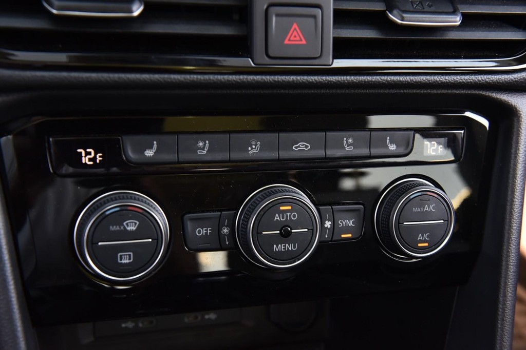Volkswagen Taos Vehicle Full-screen Gallery Image 15