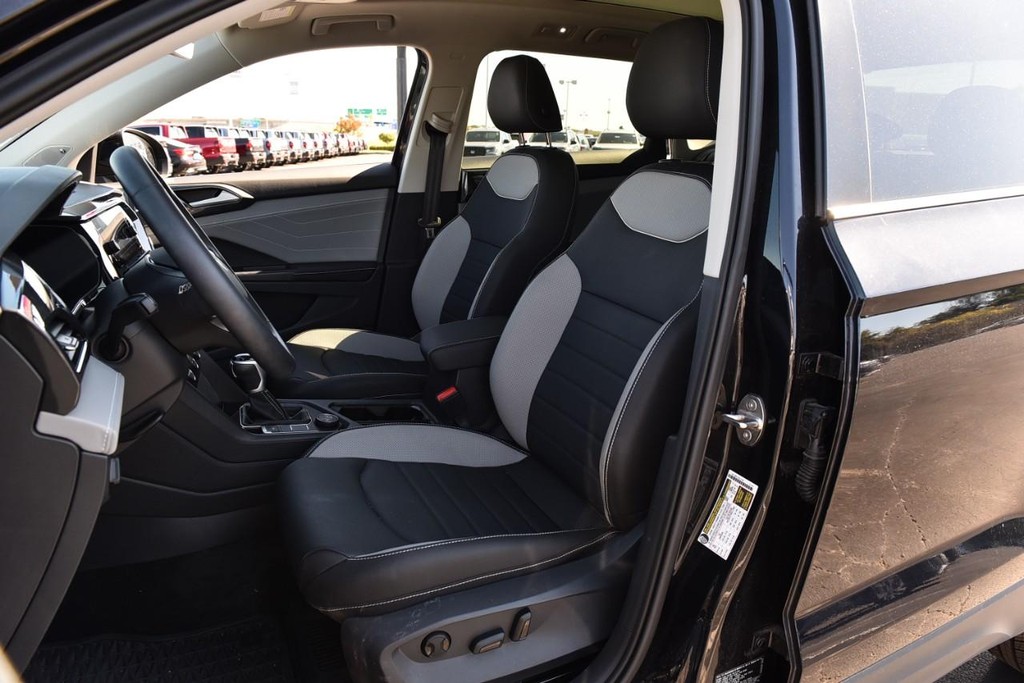 Volkswagen Taos Vehicle Full-screen Gallery Image 20