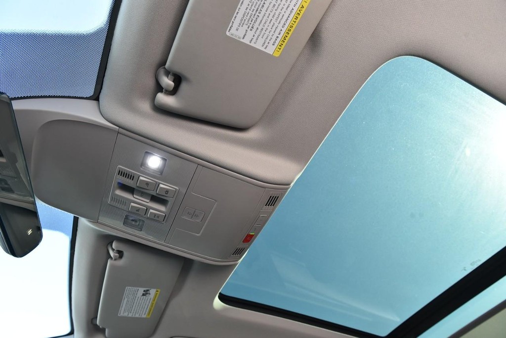 Volkswagen Taos Vehicle Full-screen Gallery Image 22