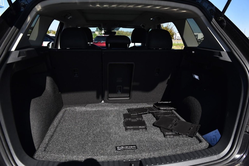 Volkswagen Taos Vehicle Full-screen Gallery Image 26