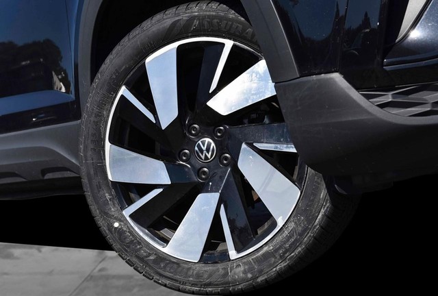 Volkswagen Taos Vehicle Image 03