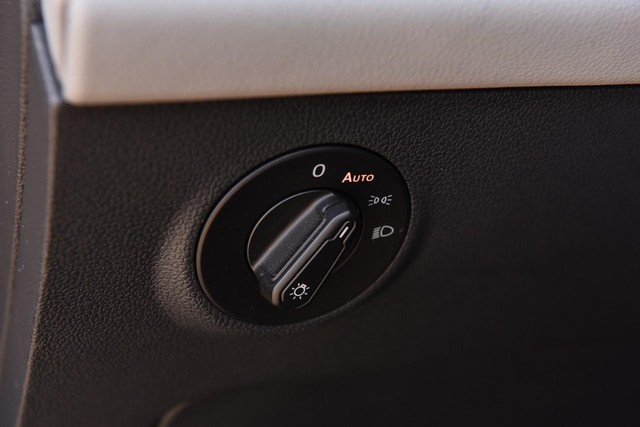 Volkswagen Taos Vehicle Image 11