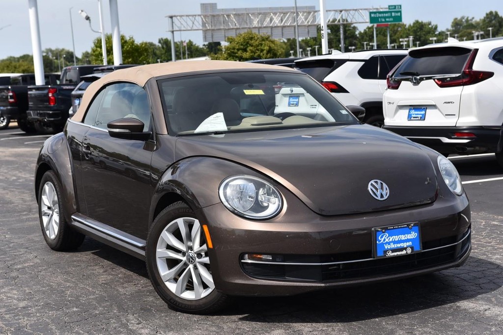 Volkswagen Beetle Convertible Vehicle Full-screen Gallery Image 2