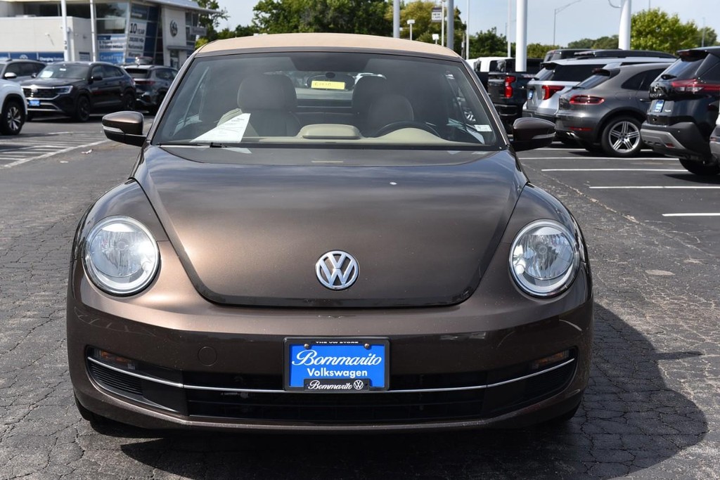 Volkswagen Beetle Convertible Vehicle Full-screen Gallery Image 4