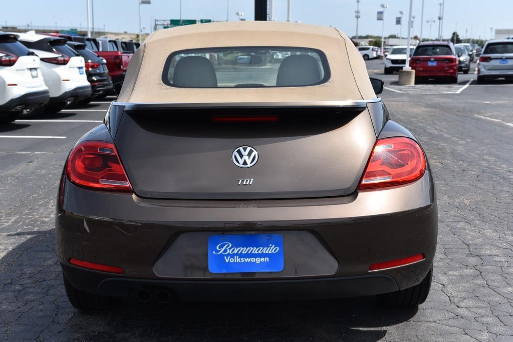 Volkswagen Beetle Convertible Vehicle Full-screen Gallery Image 6