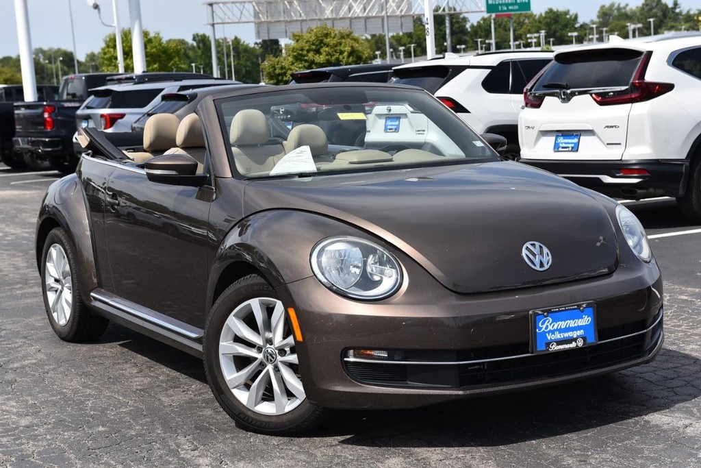 Volkswagen Beetle Convertible Vehicle Full-screen Gallery Image 7