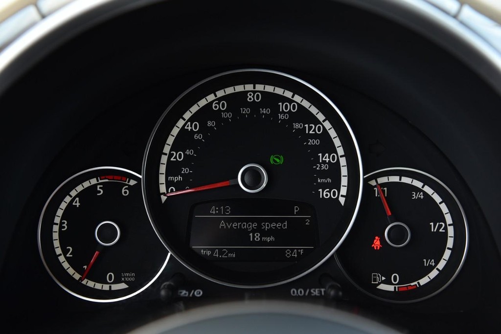 Volkswagen Beetle Convertible Vehicle Full-screen Gallery Image 14