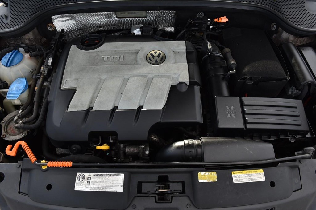 Volkswagen Beetle Convertible Vehicle Full-screen Gallery Image 24