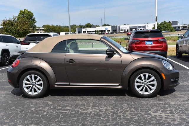 Volkswagen Beetle Convertible Vehicle Image 05