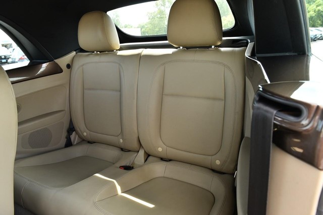 Volkswagen Beetle Convertible Vehicle Image 22