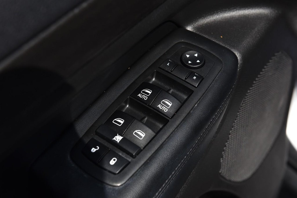 Jeep Grand Cherokee Vehicle Full-screen Gallery Image 8