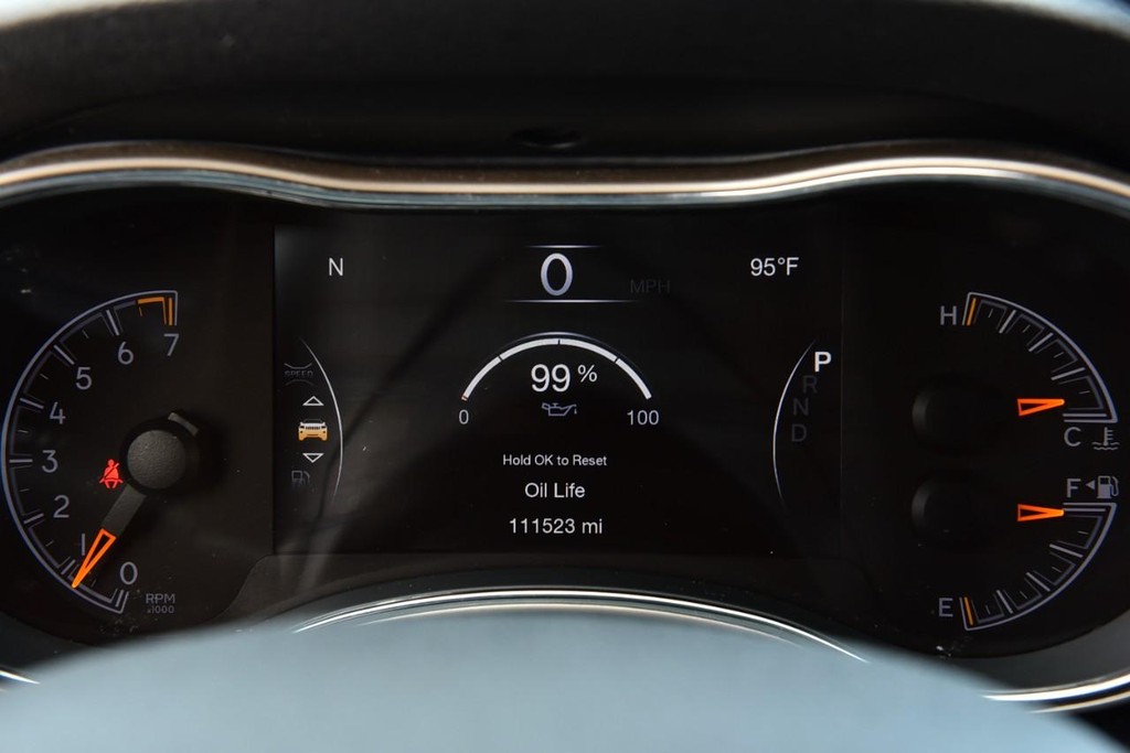 Jeep Grand Cherokee Vehicle Full-screen Gallery Image 11