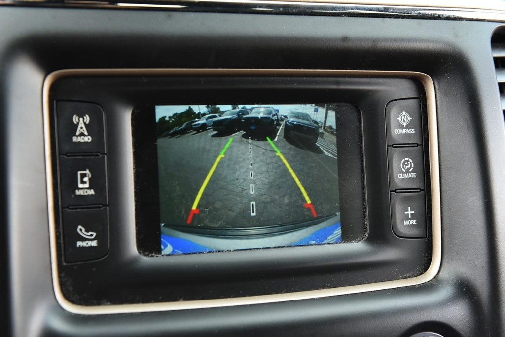 Jeep Grand Cherokee Vehicle Full-screen Gallery Image 12