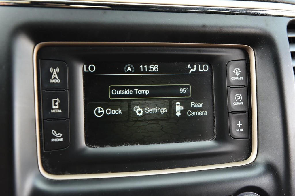 Jeep Grand Cherokee Vehicle Full-screen Gallery Image 13