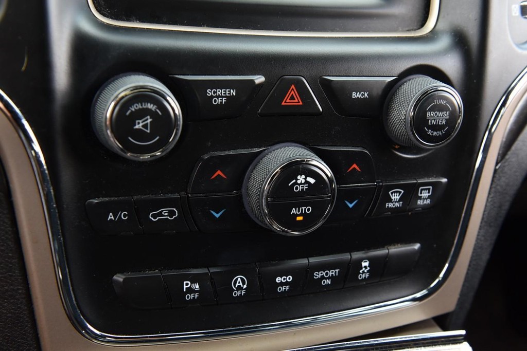 Jeep Grand Cherokee Vehicle Full-screen Gallery Image 14