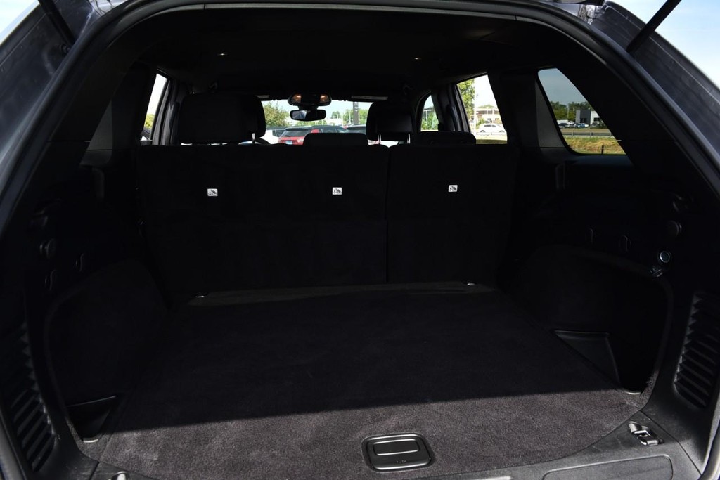 Jeep Grand Cherokee Vehicle Full-screen Gallery Image 22
