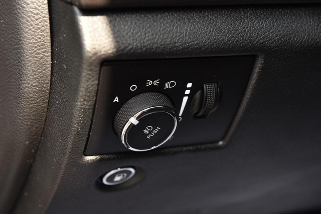 Jeep Grand Cherokee Vehicle Image 10
