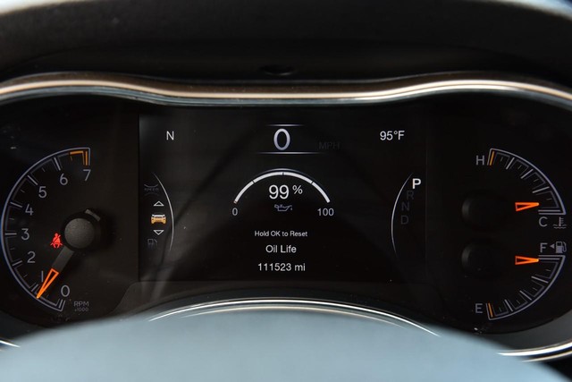 Jeep Grand Cherokee Vehicle Image 11