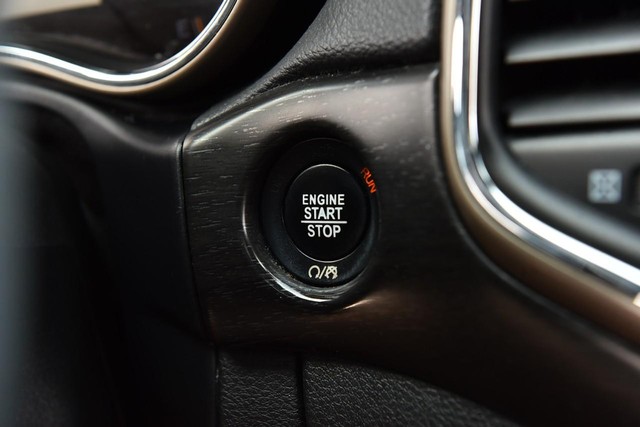Jeep Grand Cherokee Vehicle Image 16