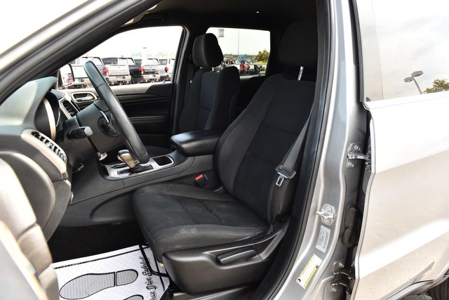 Jeep Grand Cherokee Vehicle Image 18