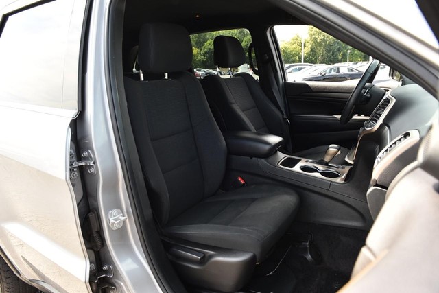 Jeep Grand Cherokee Vehicle Image 19