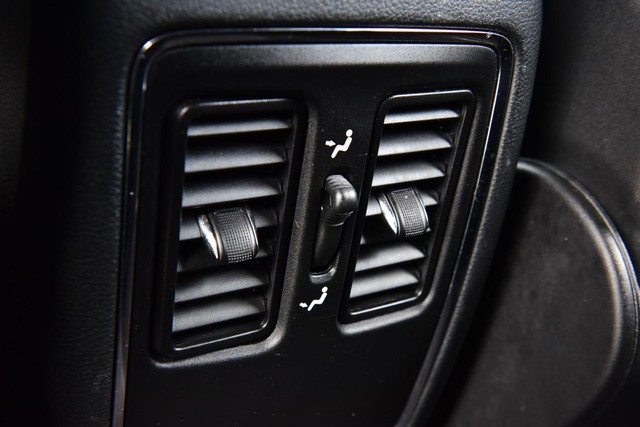 Jeep Grand Cherokee Vehicle Image 21