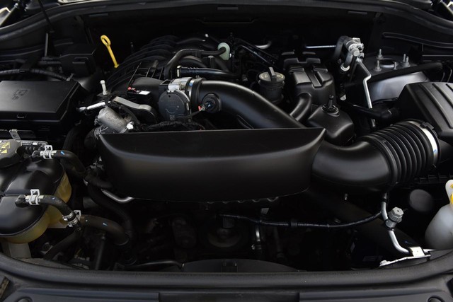 Jeep Grand Cherokee Vehicle Image 23