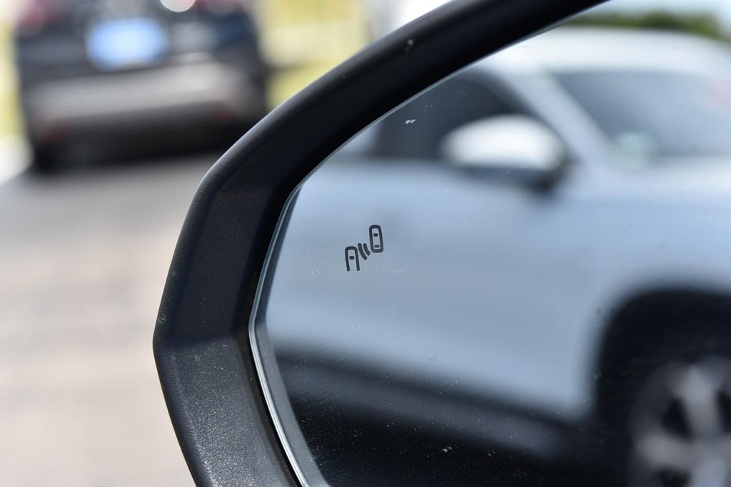 Volkswagen Taos Vehicle Full-screen Gallery Image 9