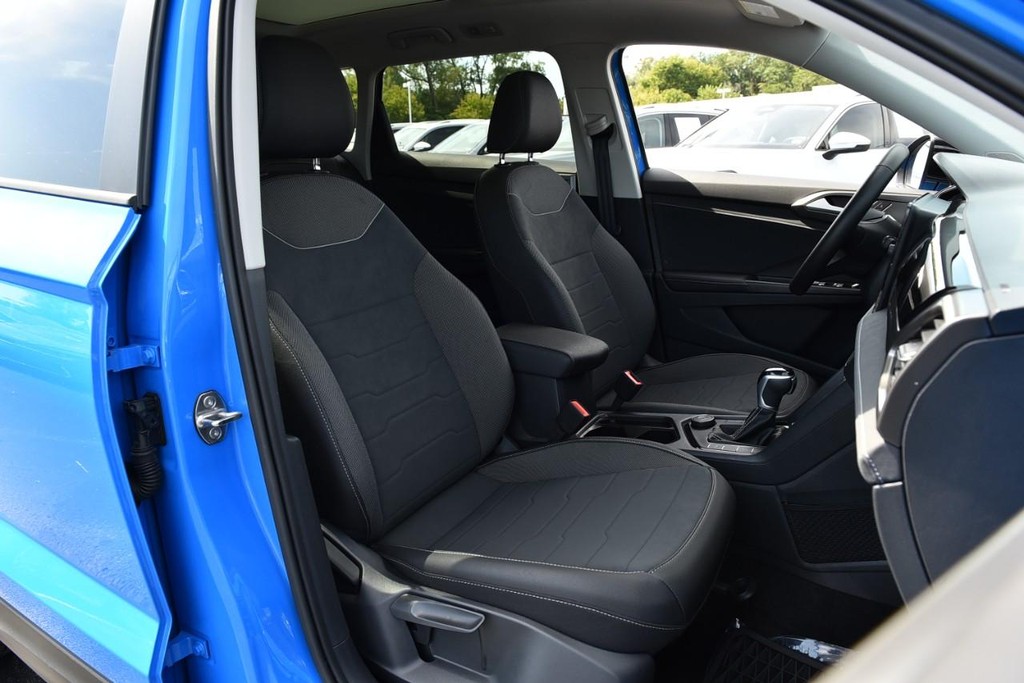 Volkswagen Taos Vehicle Full-screen Gallery Image 20