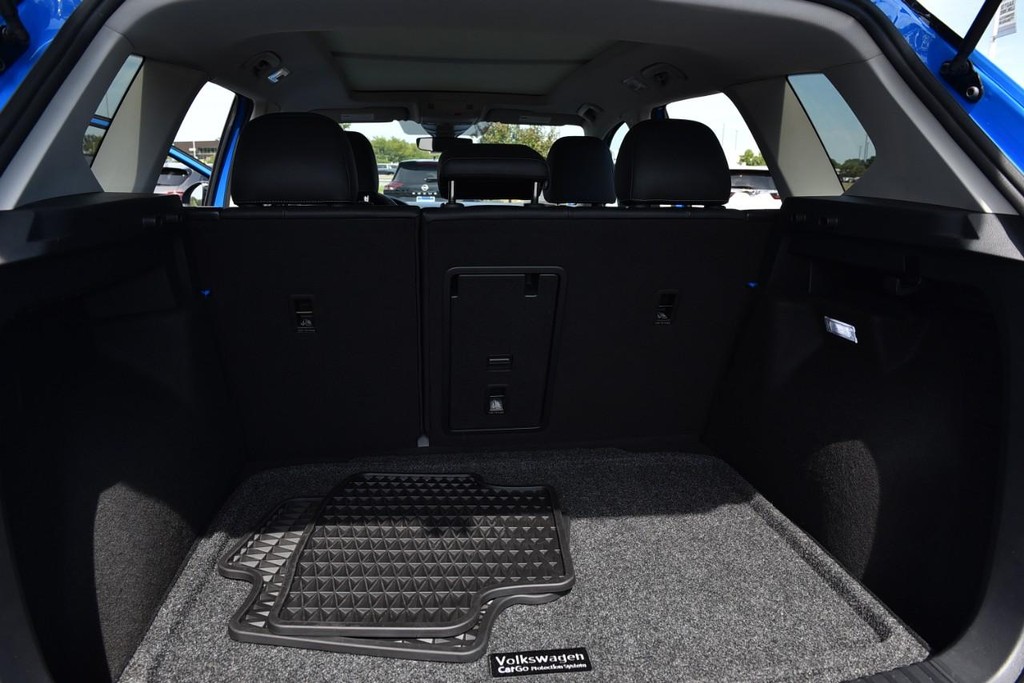 Volkswagen Taos Vehicle Full-screen Gallery Image 25