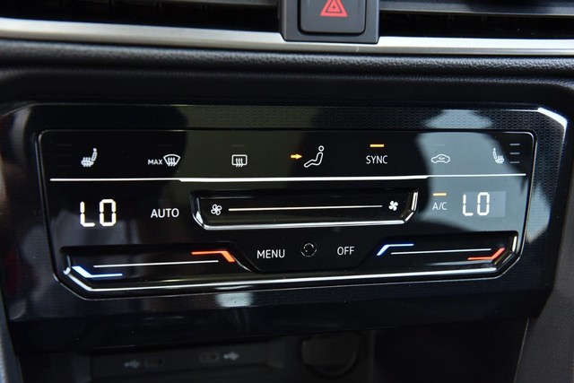 Volkswagen Taos Vehicle Image 14