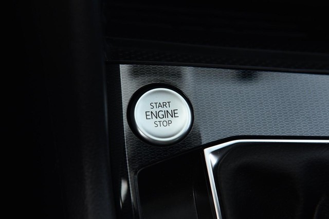 Volkswagen Taos Vehicle Image 16