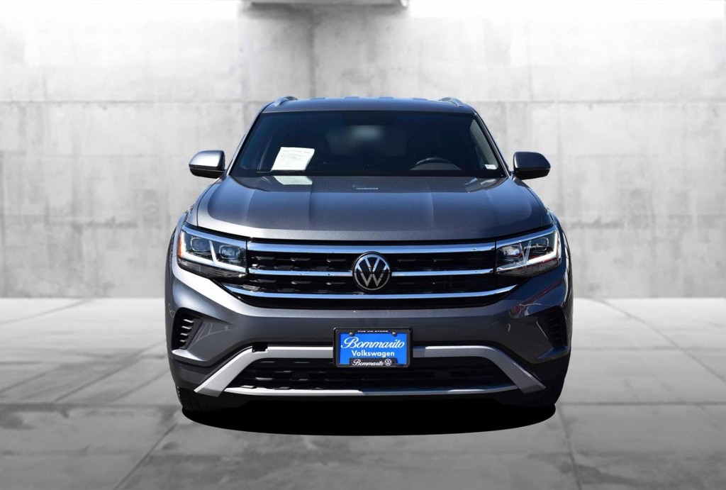 Volkswagen Atlas Cross Sport Vehicle Full-screen Gallery Image 4