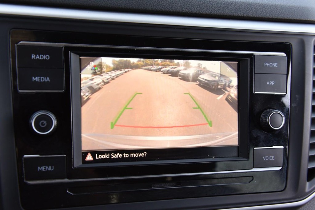 Volkswagen Atlas Cross Sport Vehicle Full-screen Gallery Image 12