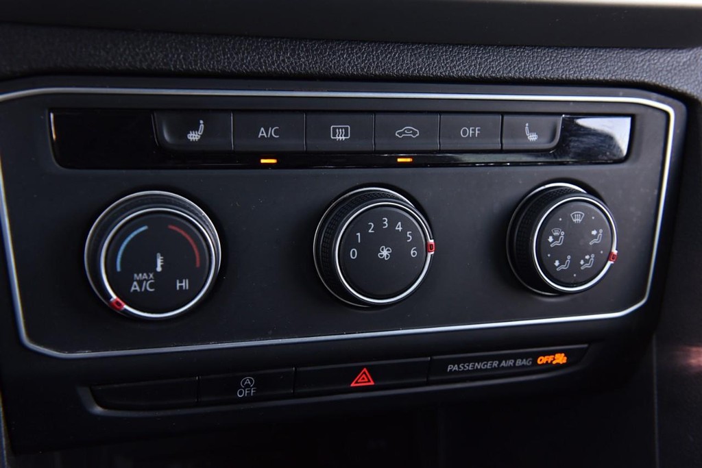 Volkswagen Atlas Cross Sport Vehicle Full-screen Gallery Image 14