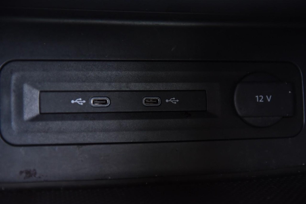 Volkswagen Atlas Cross Sport Vehicle Full-screen Gallery Image 15