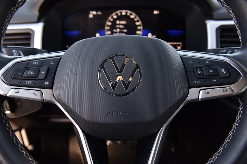 Volkswagen Atlas Cross Sport Vehicle Full-screen Gallery Image 17