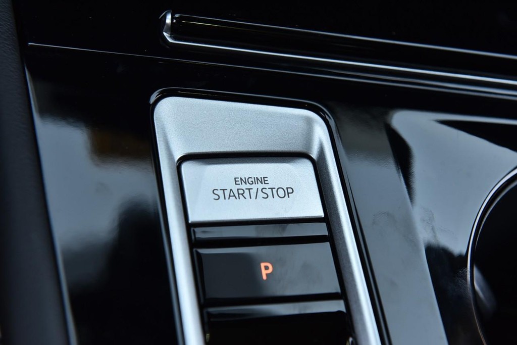 Volkswagen Atlas Cross Sport Vehicle Full-screen Gallery Image 16
