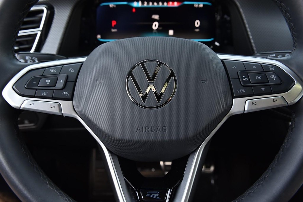 Volkswagen Atlas Cross Sport Vehicle Full-screen Gallery Image 17