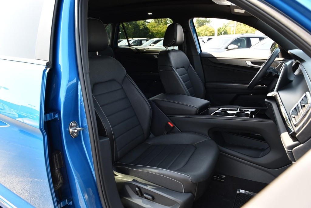 Volkswagen Atlas Cross Sport Vehicle Full-screen Gallery Image 19