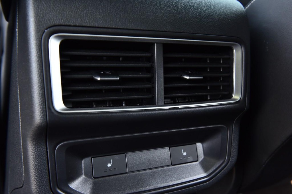 Volkswagen Atlas Cross Sport Vehicle Full-screen Gallery Image 22
