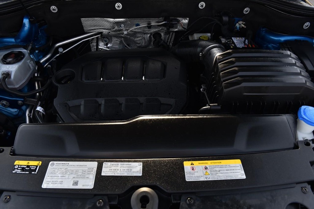 Volkswagen Atlas Cross Sport Vehicle Full-screen Gallery Image 26